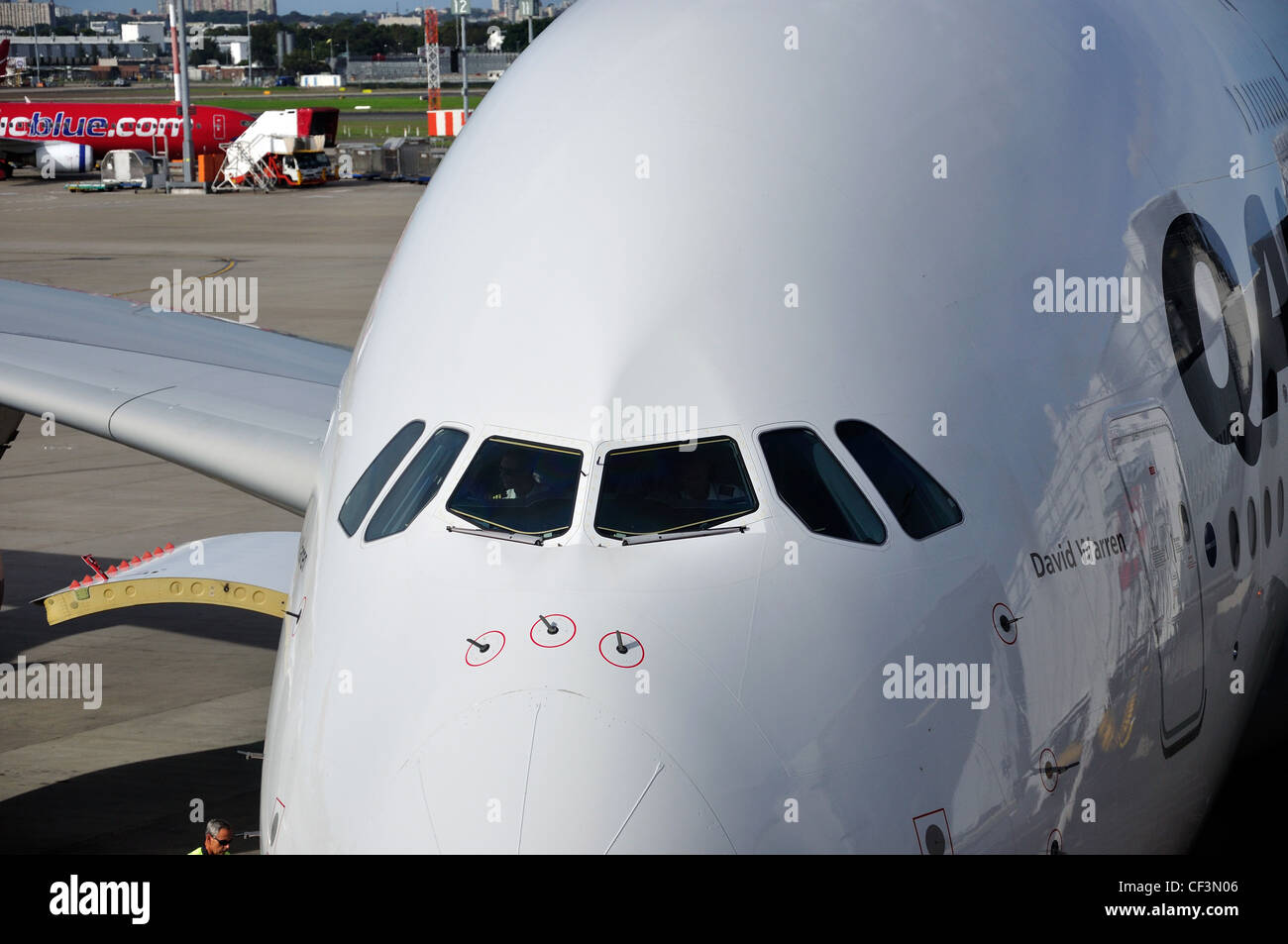 Qantas Airbus 380 à la porte, l'aéroport de Sydney Kingsford Smith, Mascot, Sydney, New South Wales, Australia Banque D'Images