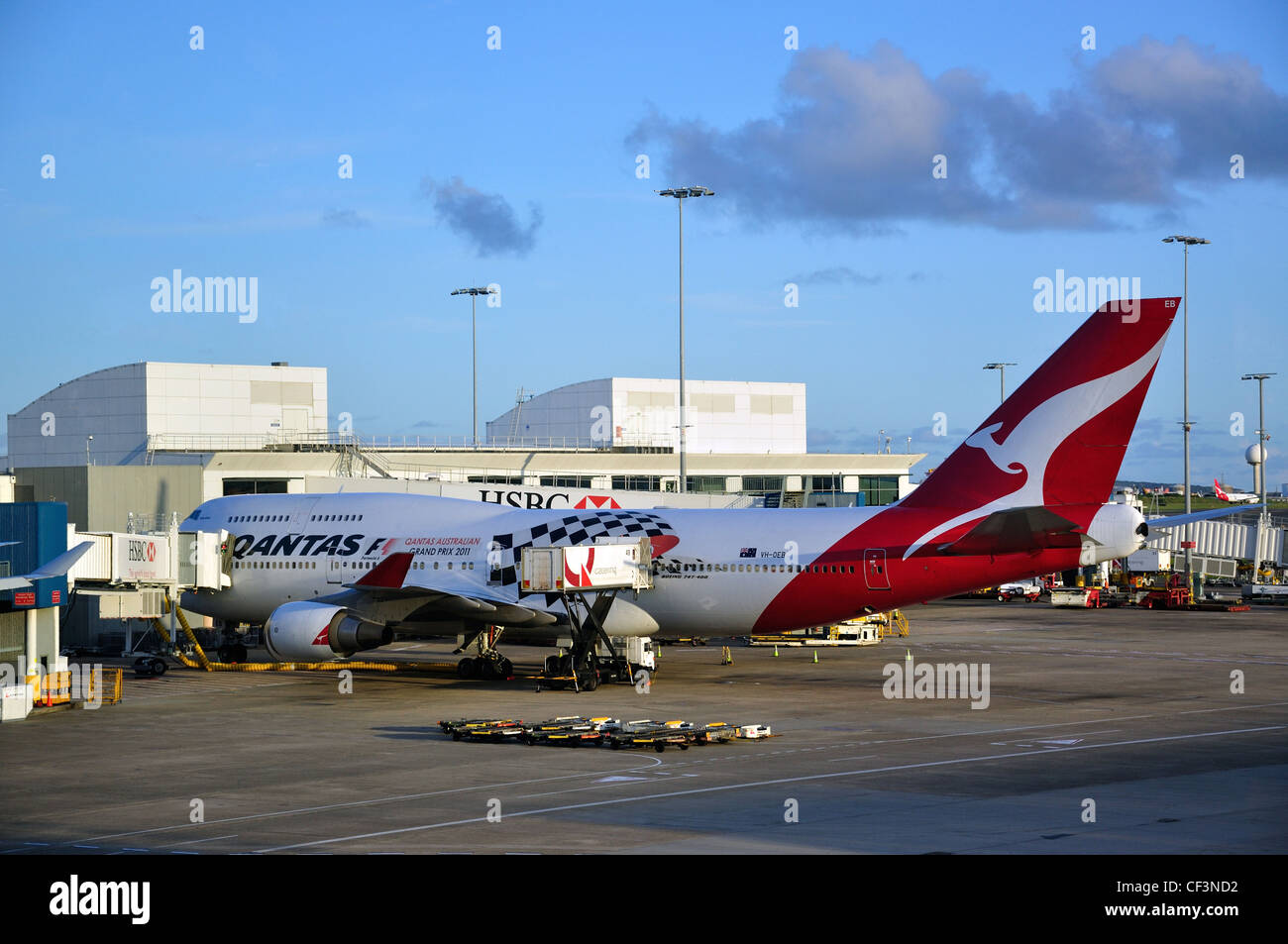Boeing 747-400 de Qantas à la porte, l'aéroport de Sydney Kingsford Smith, Mascot, Sydney, New South Wales, Australia Banque D'Images