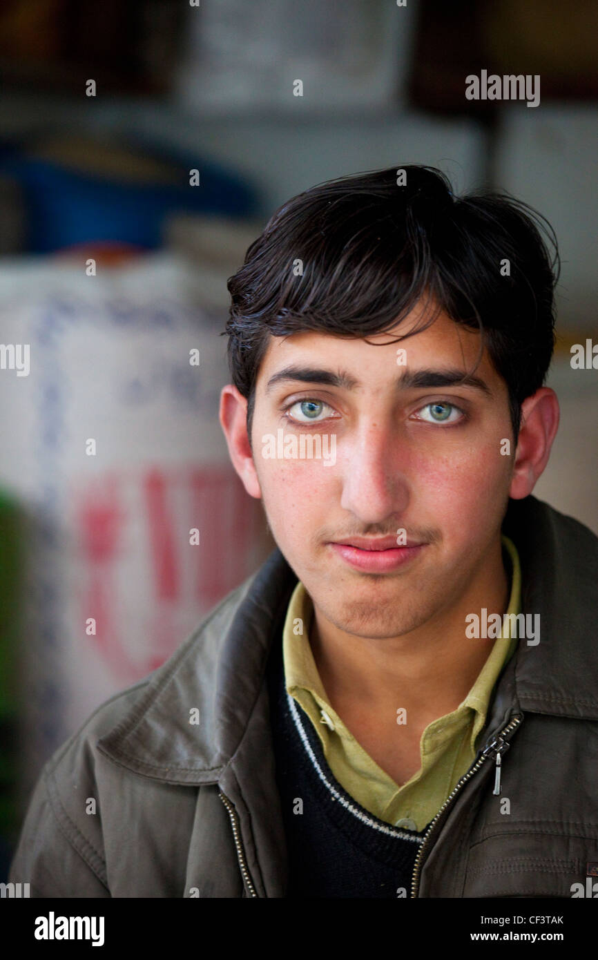 Jeune homme pakistanais à Islamabad, Pakistan Banque D'Images