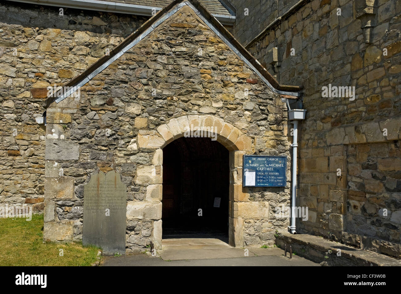 Entrée au prieuré de Cartmel, fondée en 1189 à propos de William Marshall, Baron de Cartmel, et comte de Pembroke. Banque D'Images