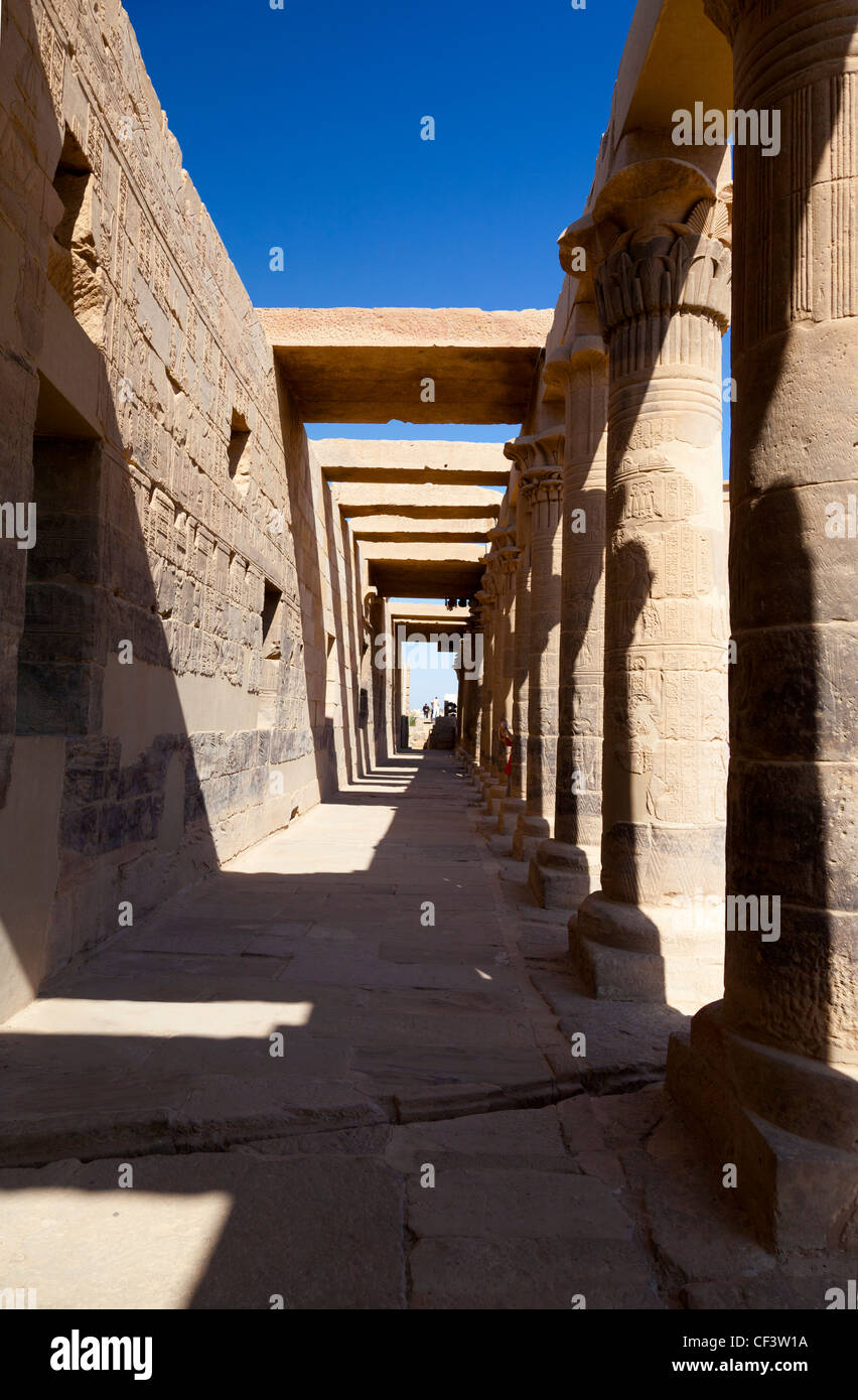 Colonnade, le Temple de Philae en Egypte Banque D'Images