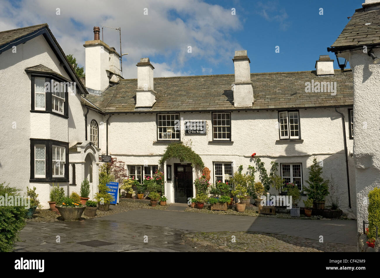 La façade de la tea rooms à Hawkshead village. Banque D'Images