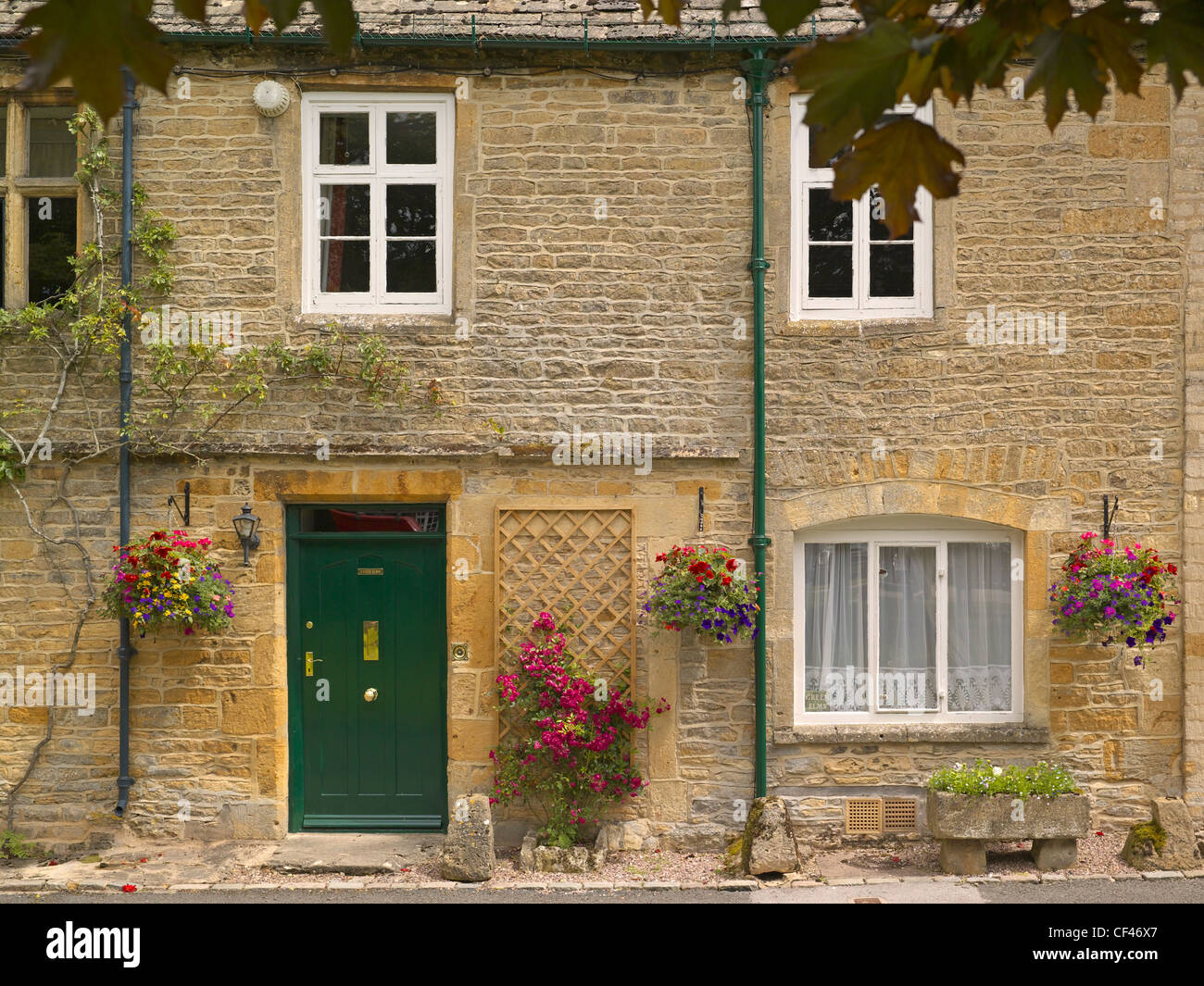 Vue extérieure de la couleur miel cottages en Stow on the Wold. Banque D'Images