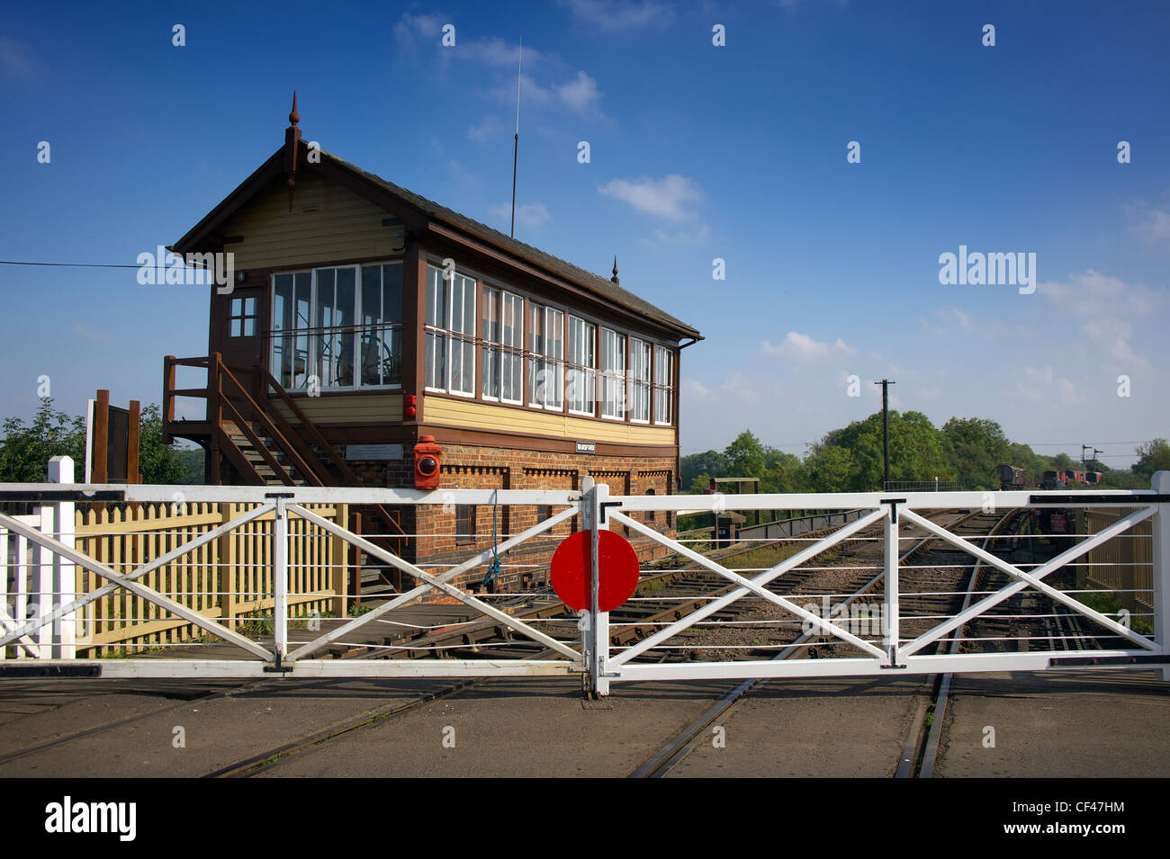 Une vue vers le fort signal Oundle. Il a été construit en 1907 par la London and North Western Railway pour remplacer trois boîte plus petite Banque D'Images
