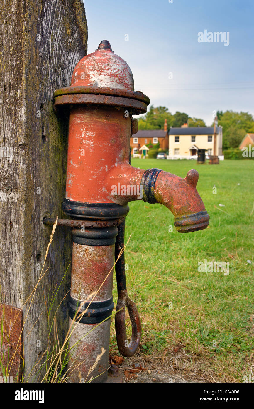 Une ancienne pompe à eau à Sudbury. Banque D'Images