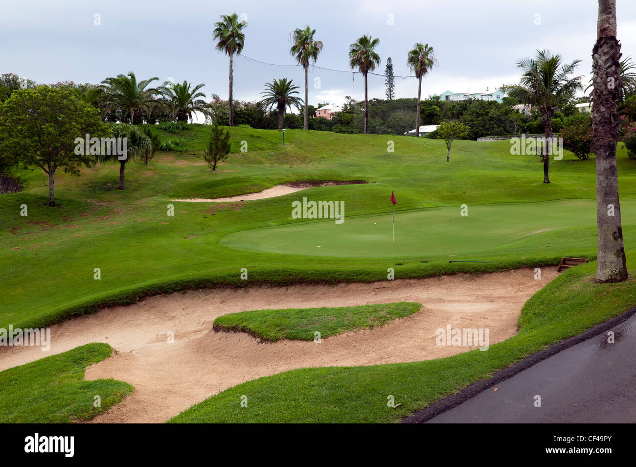 Bunkers et un Green, sur le Belmont Hills Golf Course, Belmont Hills Golf Club, Warwick parish, les Bermudes. Banque D'Images