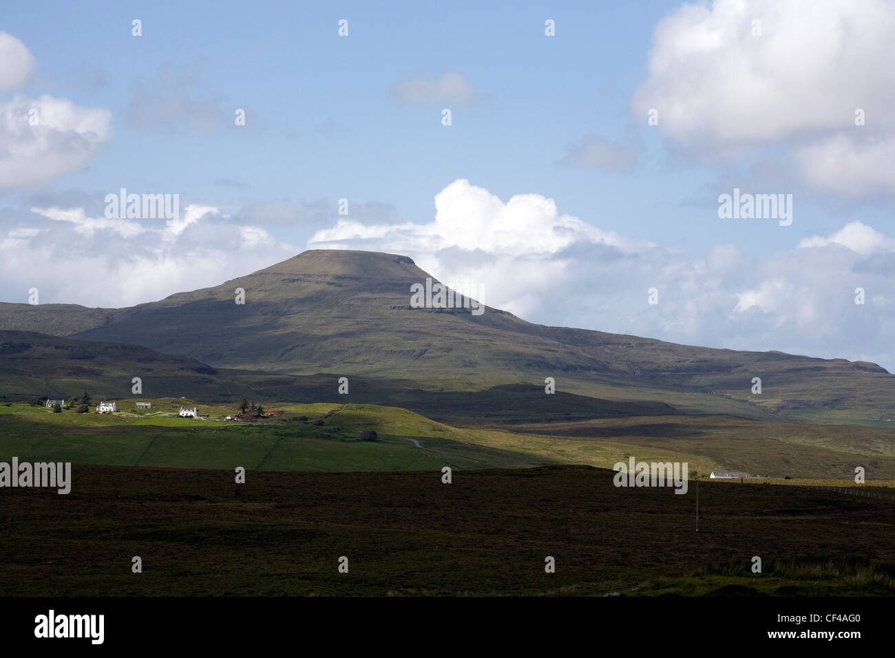 Healabhal Mhor Macleod's Table Duirinish nord Île de Skye en Écosse Banque D'Images