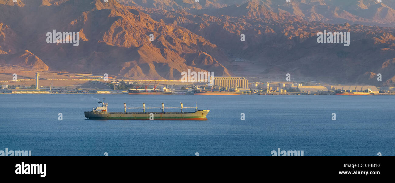 Fret en vrac au large de la côte d'Eilat, Israël Banque D'Images