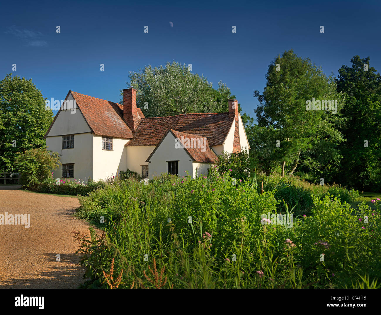 Willy Lott's Cottage, un 16ème siècle qui dispose de chalets dans la peinture de John Constable, le Hay Wain. Banque D'Images