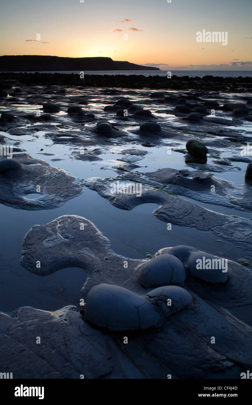 Runswick Bay est situé sur la côte est dans le North Yorkshire Moors. Runswick Bay a récemment été voté le meilleur endroit en th Banque D'Images