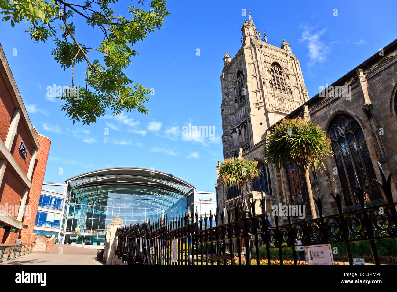 Eglise St Peter Mancroft et le Forum, le projet du millénaire historique pour l'Est de l'Angleterre et l'accueil à la Norfolk Banque D'Images