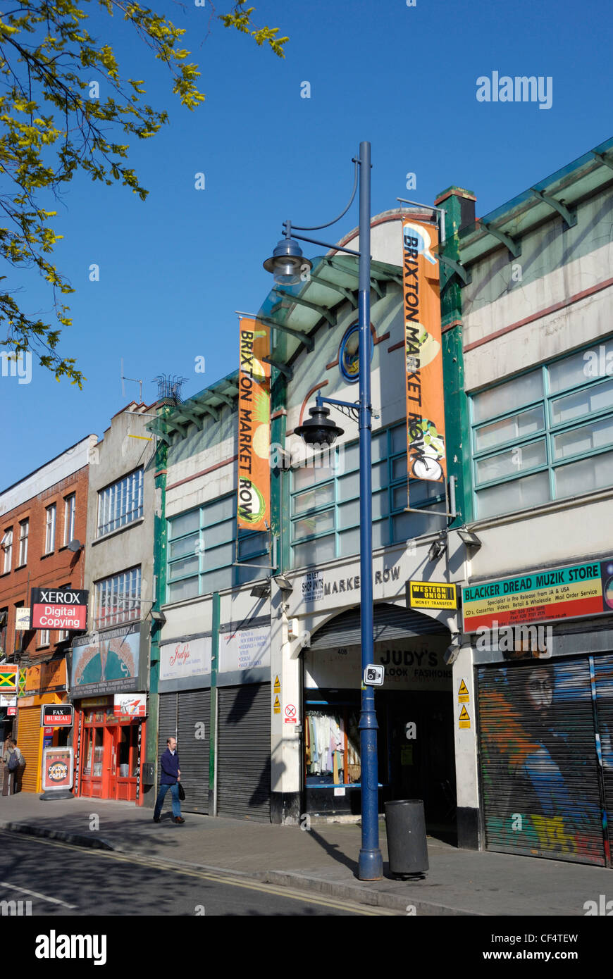 Marché de Brixton ligne, l'une des deux arcades couvertes qui, avec un marché de rue de marché de Brixton. Banque D'Images