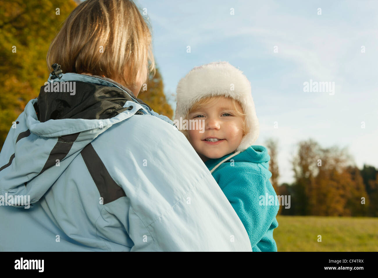 L'Allemagne, la Bavière, la mère et sa fille au cours de l'automne Banque D'Images