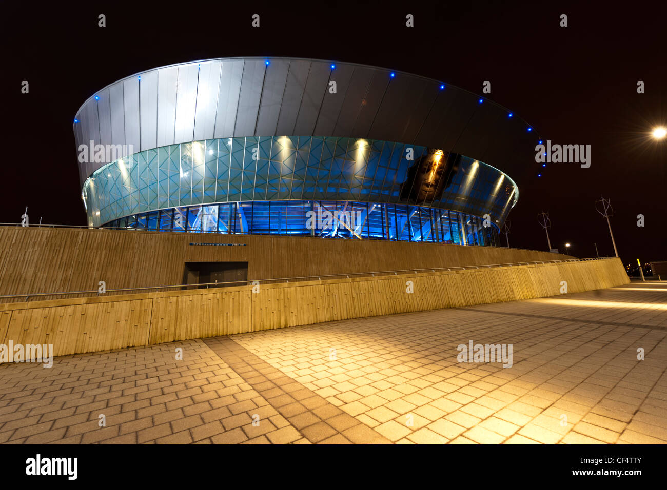 L'Echo Arena Liverpool sur le front de la nuit. Banque D'Images