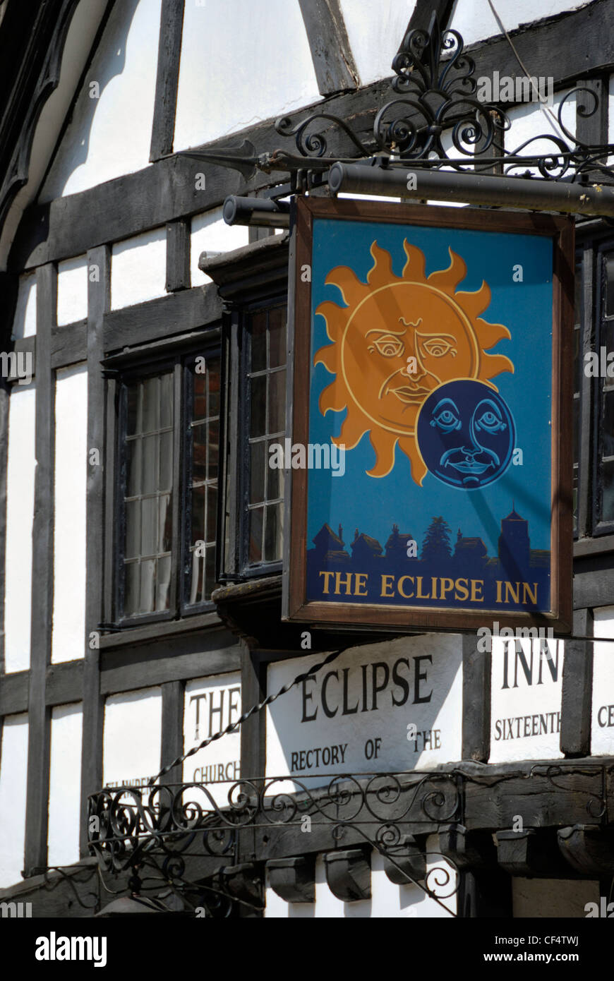 L'Éclipse Inn dans le carré. Le noir et blanc à colombage datant de 1540 et était autrefois un presbytère (à la Banque D'Images