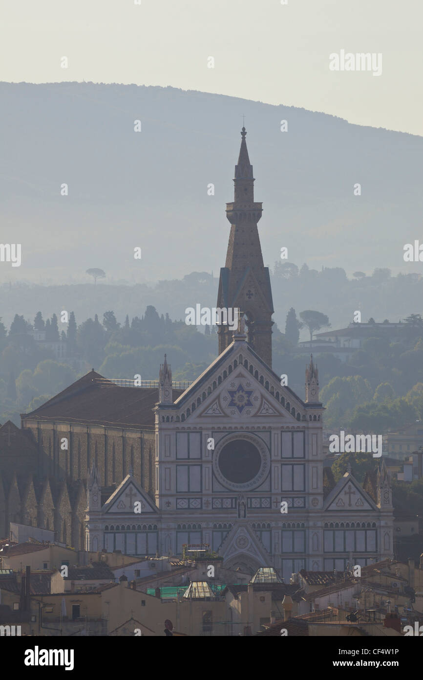 Vue depuis le campanile de Giotto, à clocher de la cathédrale, à la basilique de Santa Croce, tôt le matin, Florence, Toscane, Banque D'Images