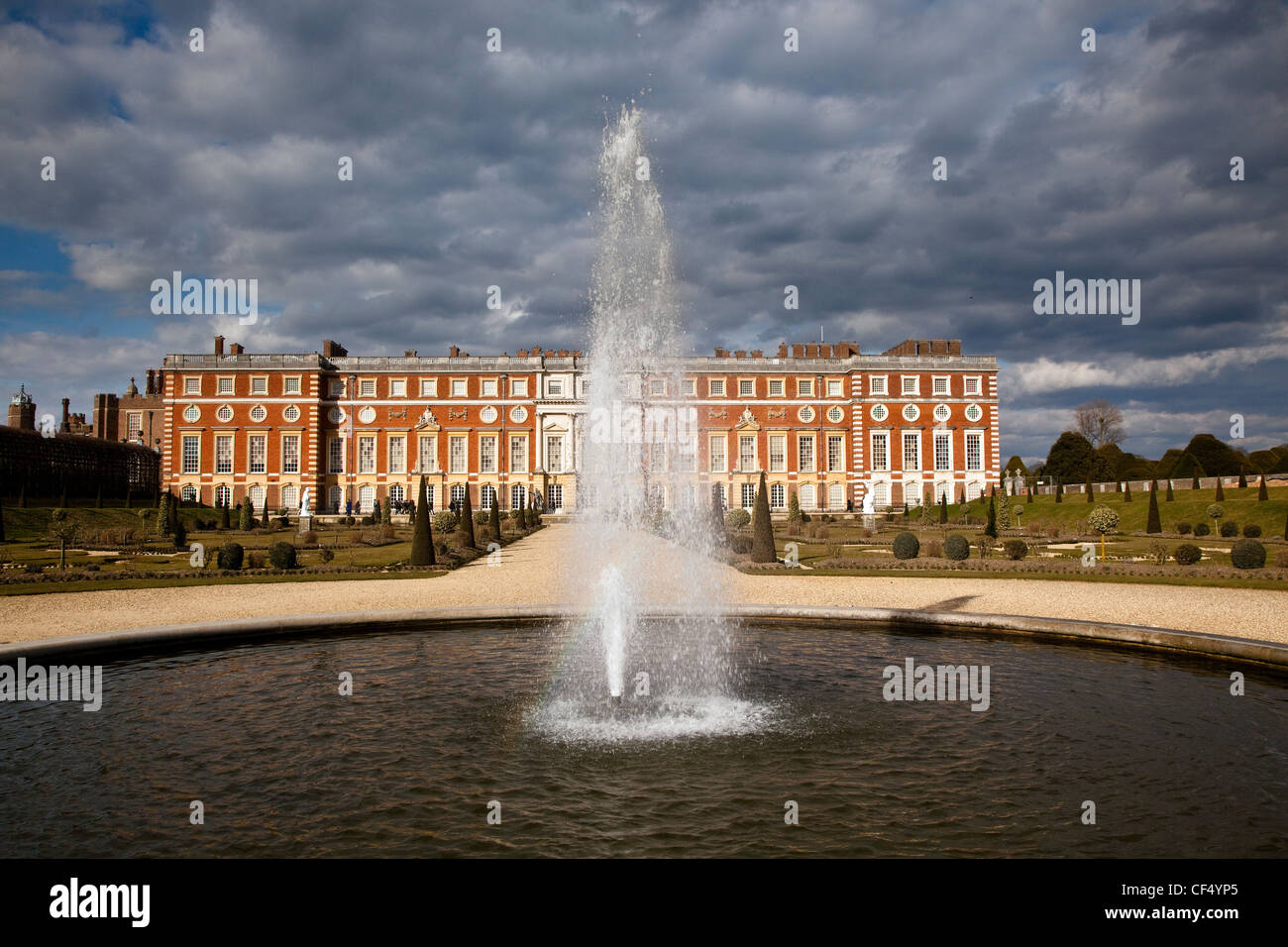 La grande fontaine jardin à Hampton Court Palace. Banque D'Images