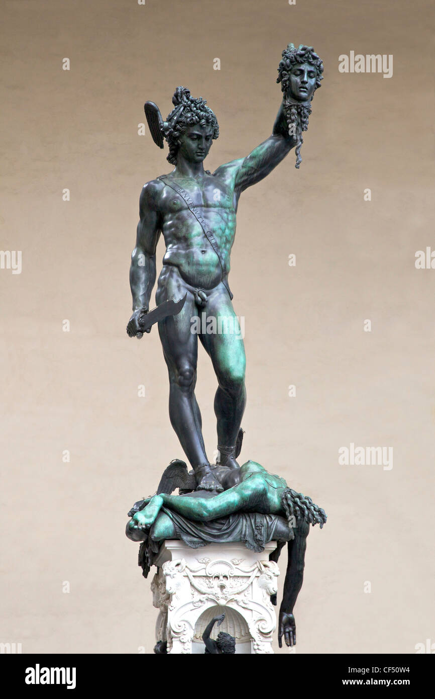 Persée avec la tête de Méduse, par Cellini, 1554, Loggia dei Lanzi, Piazza della Signoria, Florence, Toscane, Italie, Europe Banque D'Images