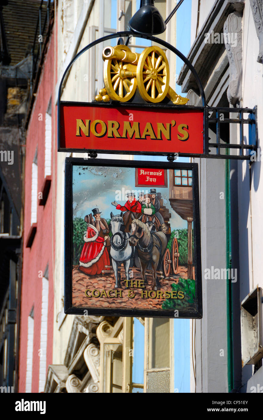 Affiche à l'extérieur de Norman Coach & Horses, le West End, le plus connu de pub. Banque D'Images