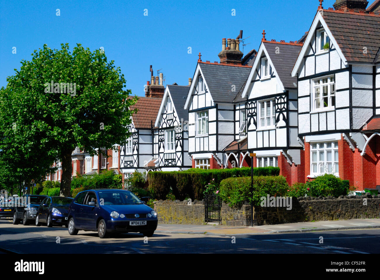 Mock Tudor maisons dans Muswell Hill Road. Banque D'Images