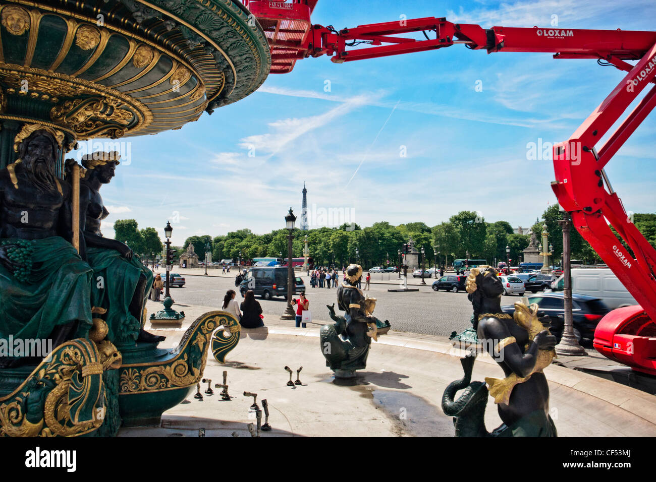 Paris, Place de la Concorde. opérations de maintenance sur la Fontaine de River de Commerce et de navigation. Banque D'Images