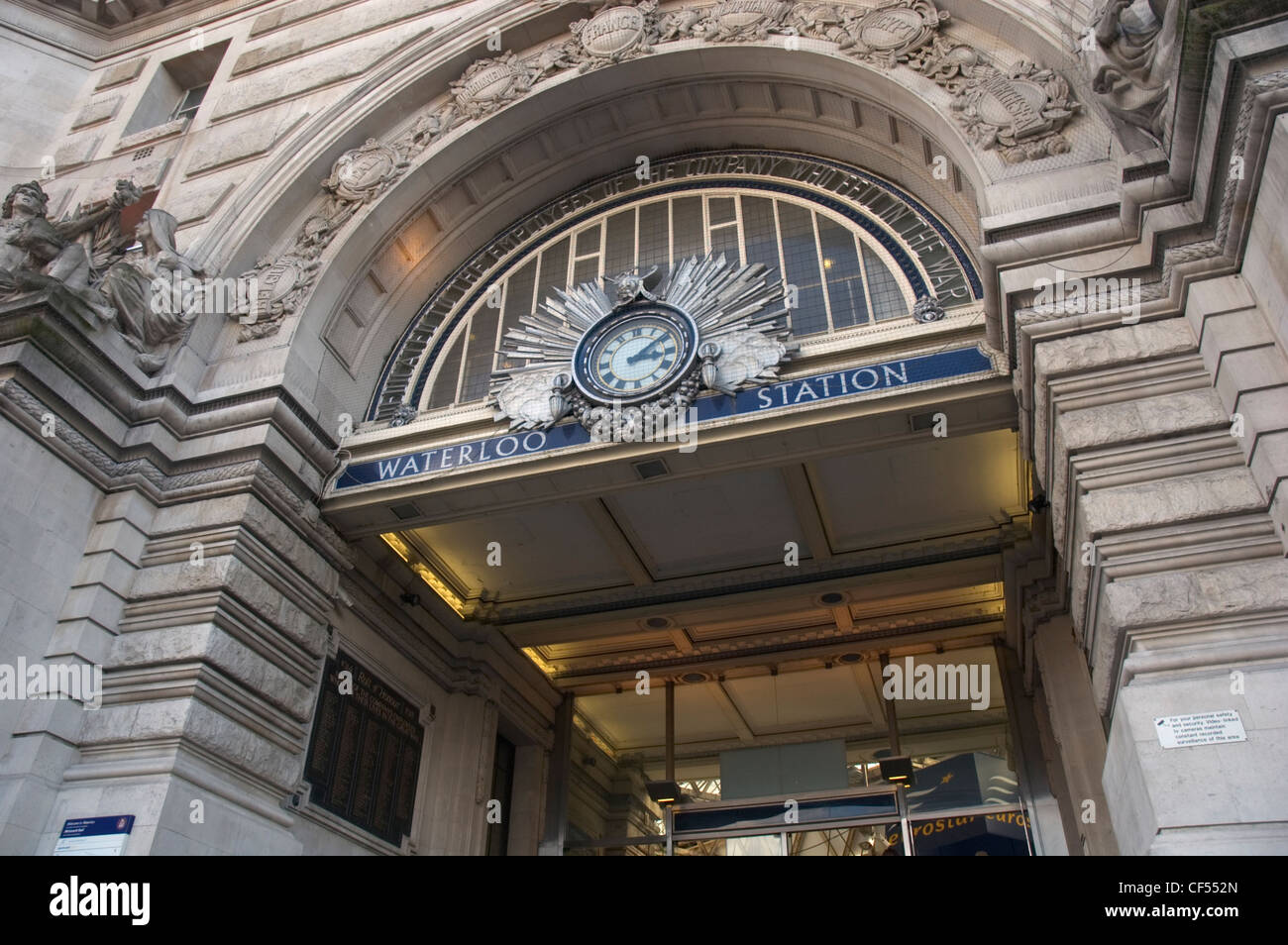 Une entrée de la gare de Waterloo. Banque D'Images