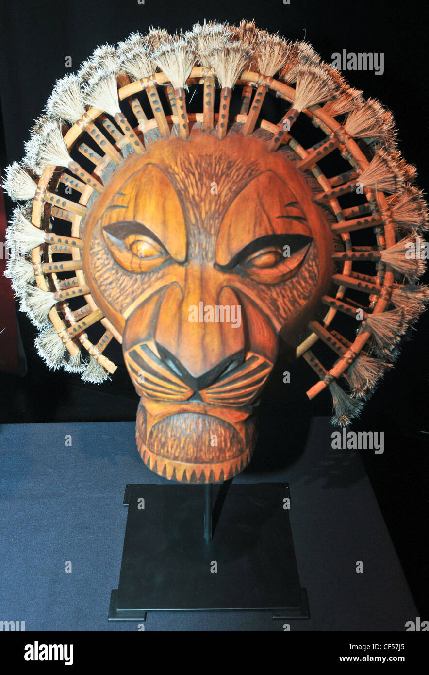 Les masques de la pièce à succès Le Roi Lion Photo Stock - Alamy