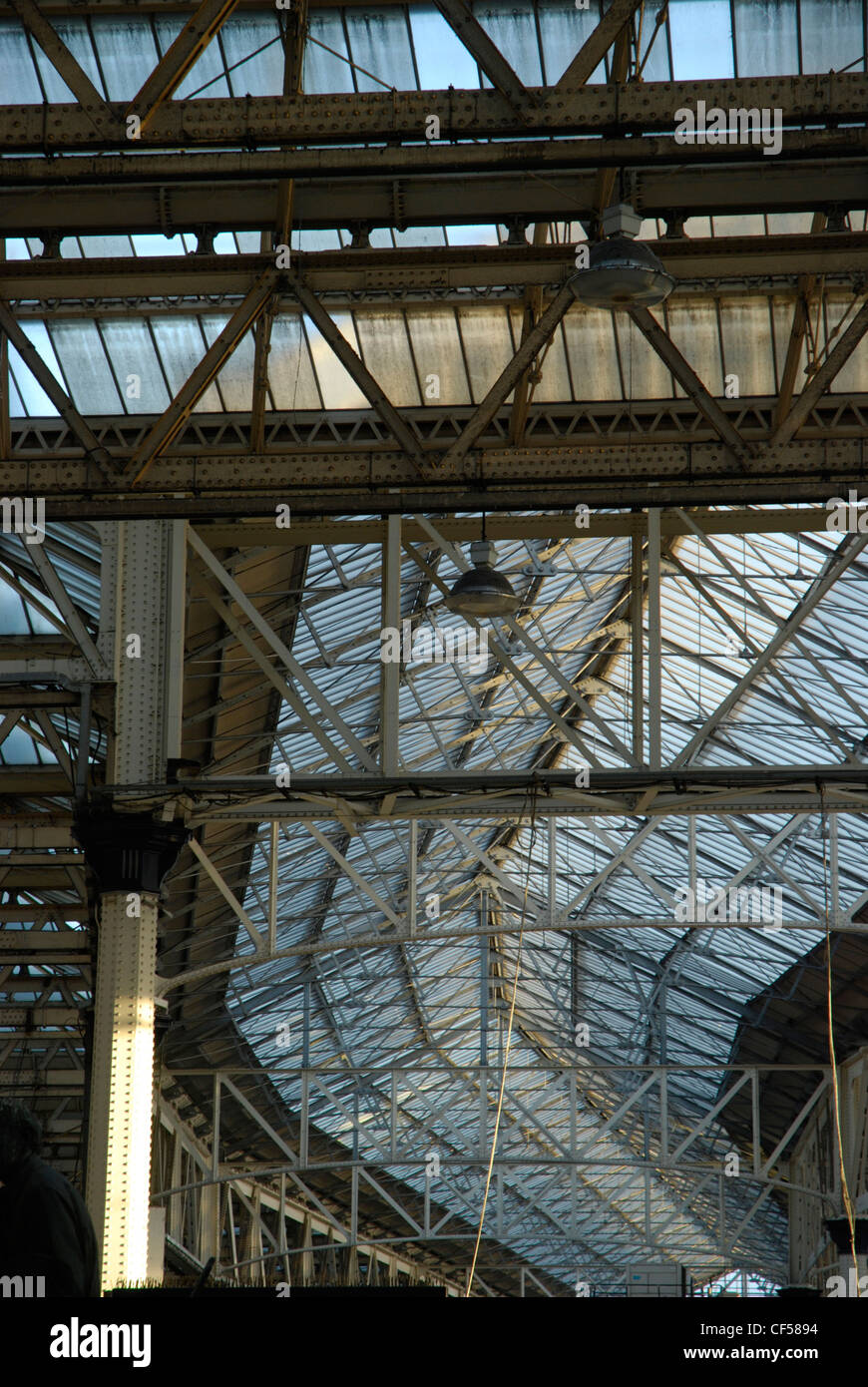 Le toit de verre de la gare de Waterloo. Banque D'Images