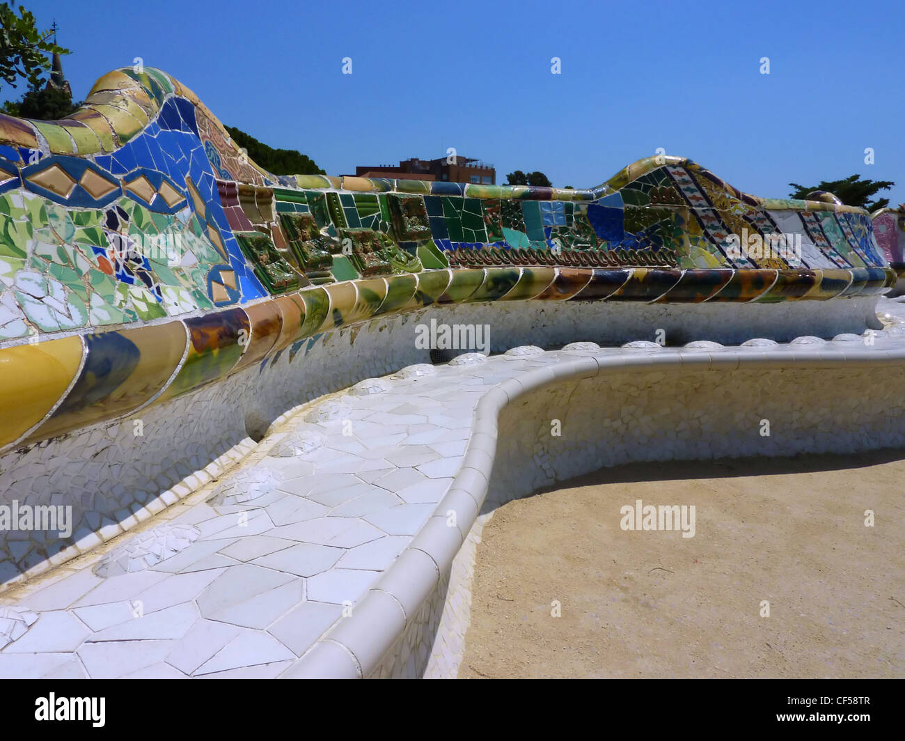 Mosaïque d'une célèbre audience à parc Guell d'Antoni Gaudi, Barcelone, Espagne Banque D'Images