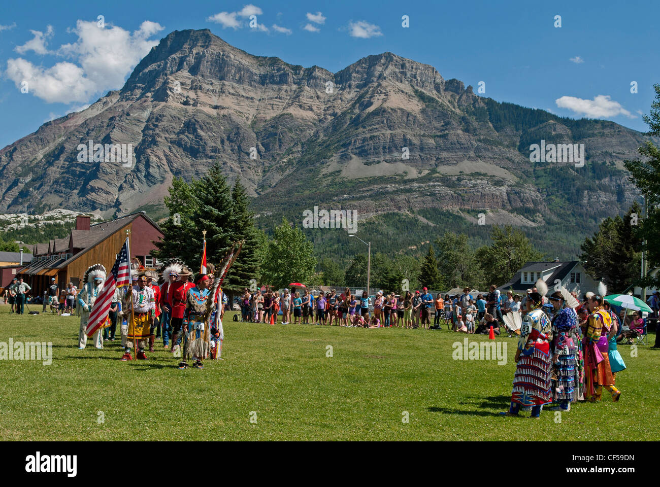 Parc national des Lacs-Waterton Entrée Grand Pow-wow au Blackfoot Arts & Heritage Festival pour célébrer l'Agence Parcs Canada Banque D'Images