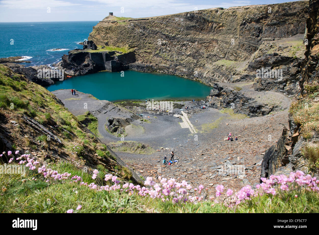 Le Blue Lagoon, une ancienne carrière d'ardoise à Abereiddy à Pembrokeshire, Pays de Galles Banque D'Images