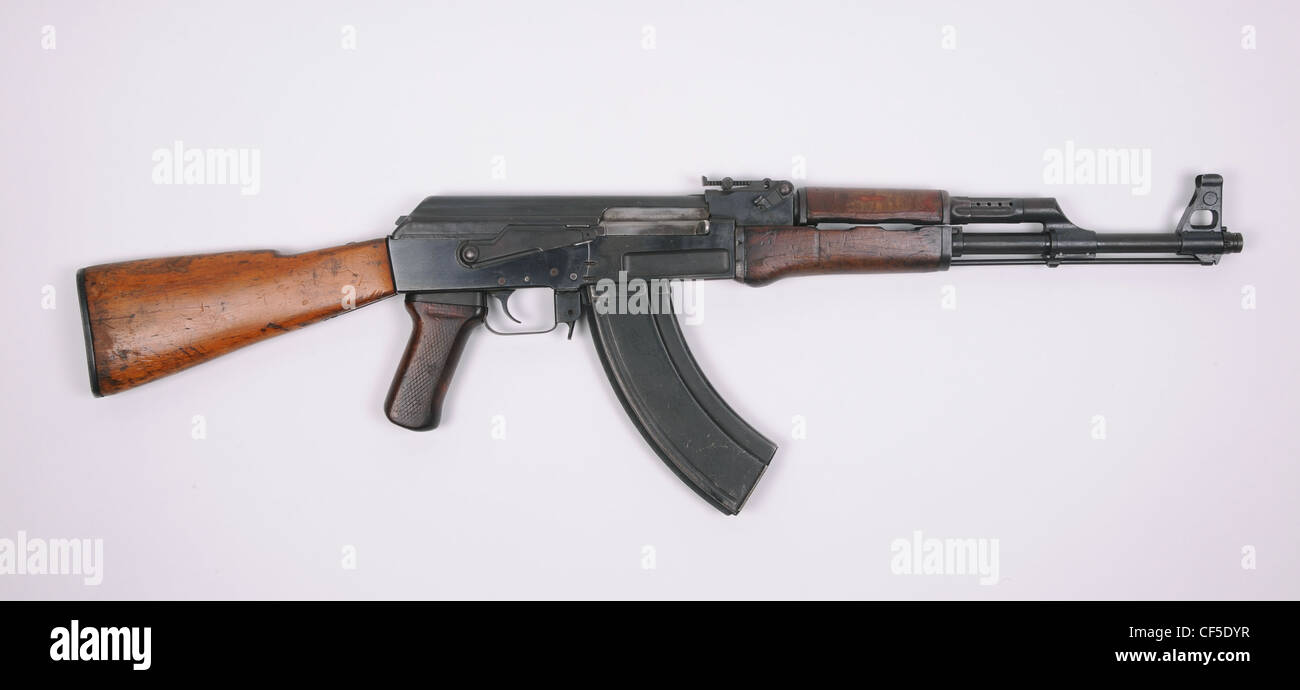 L'omniprésent Fédération de AK47. Troisième tendance modèle récepteur blanchi. Banque D'Images