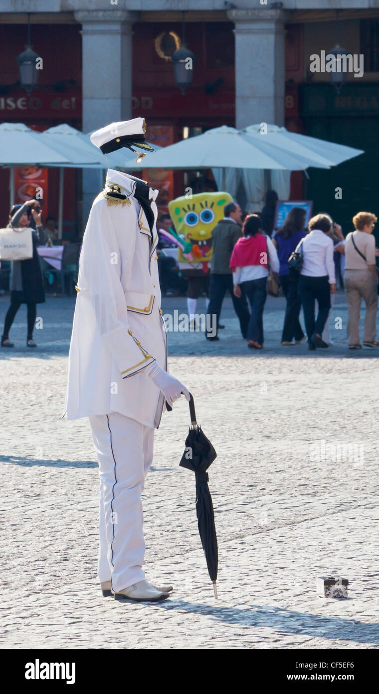 Madrid, Espagne. Musicien ambulant sur la Plaza Mayor habillés comme l'Invisible Man. Banque D'Images