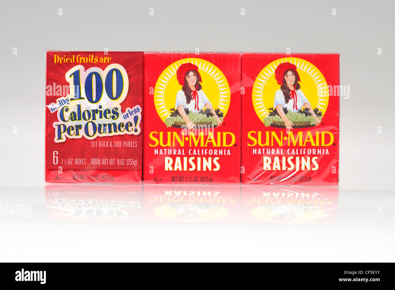 Pack de boîtes de raisins de la Californie Sun Maid sur fond blanc isoler USA Banque D'Images