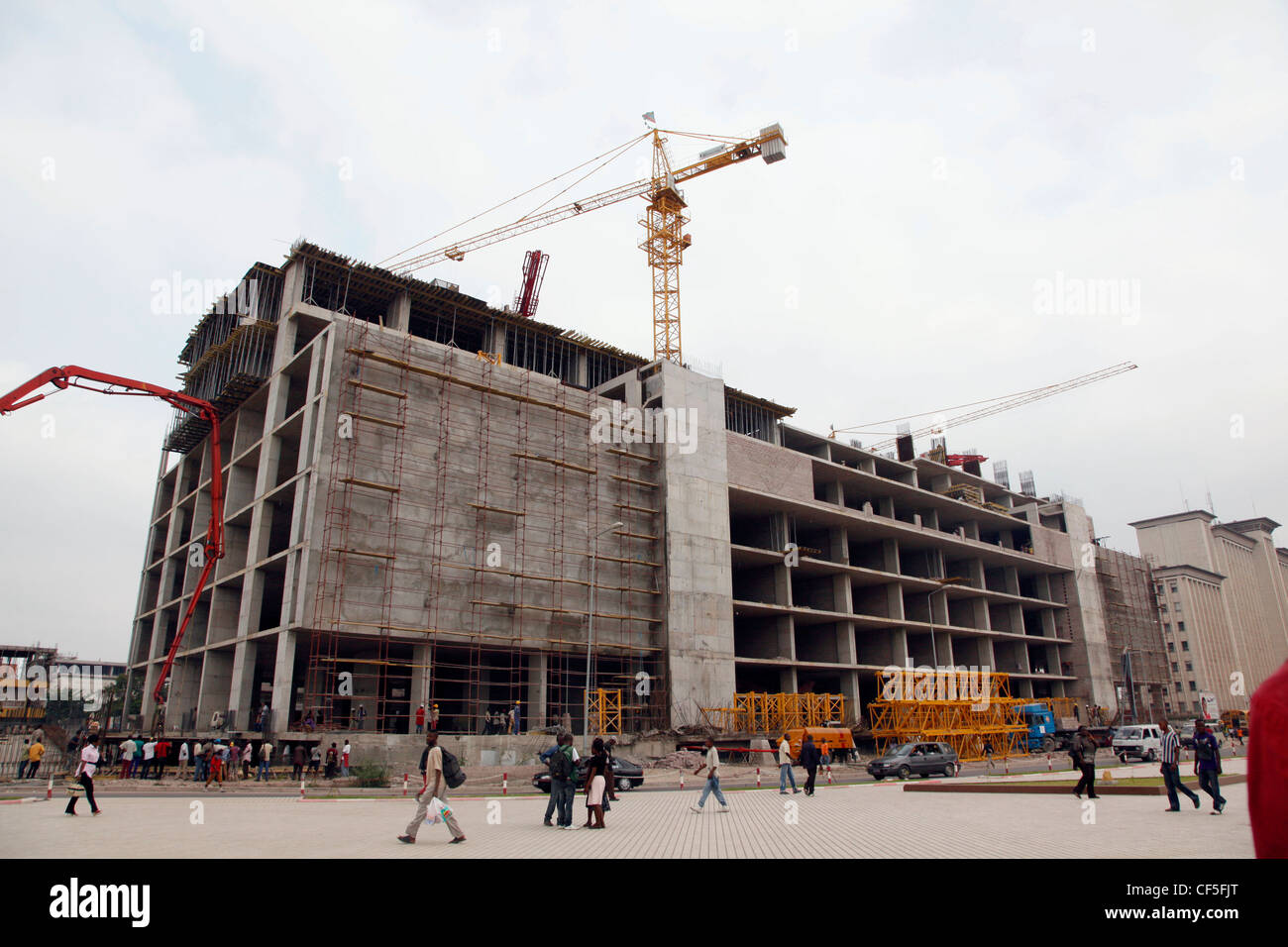 La construction d'appartements et immeubles de bureaux autour de la Place De La Gare, la Ville, Kinshasa, RDC Banque D'Images