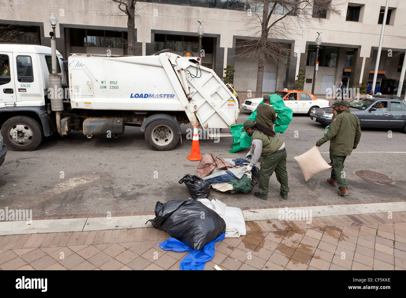 Les travailleurs de la ville la collecte des déchets - Washington, DC USA Banque D'Images