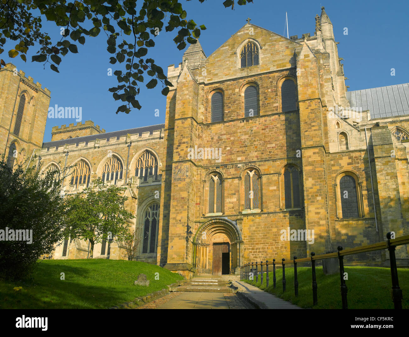 Le transept sud entrée de la cathédrale de Ripon, un des plus anciens sites d'adoration Chrétienne en Grande-Bretagne. Banque D'Images