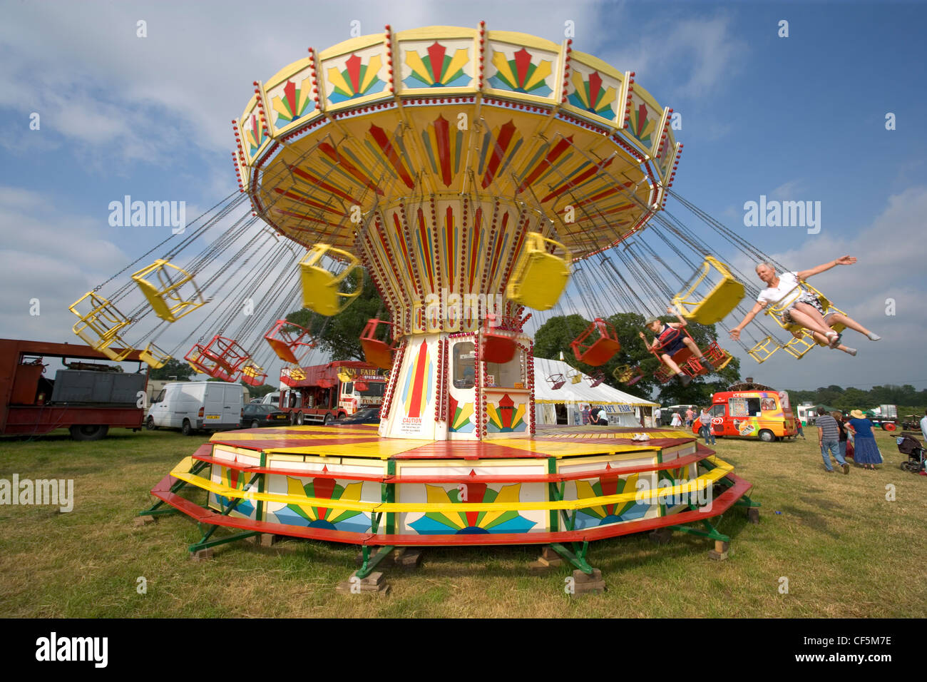 Fun fair de balancelles au pays et à vapeur Whitwell juste. En 1868, Frederick Savage, un ingénieur agricole réussie à partir de Banque D'Images