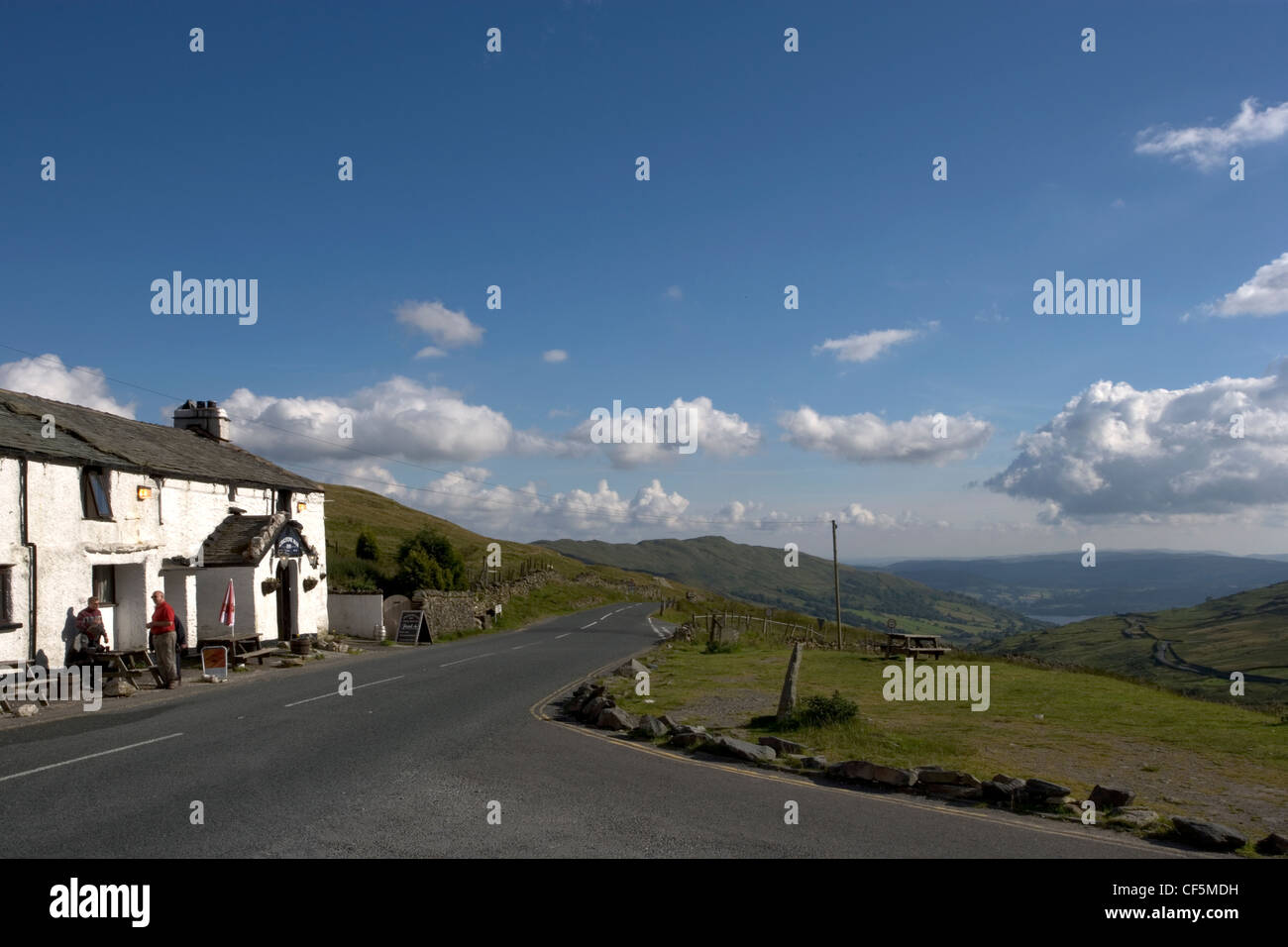 Vue extérieure de la puce de l'Inn et les collines environnantes. Il a été au service de voyageurs depuis au moins le milieu du 19ème C Banque D'Images
