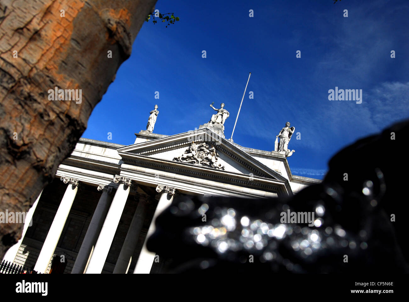 Vue sur les colonnes de la Banque d'Irlande dans le centre de Dublin. Banque D'Images