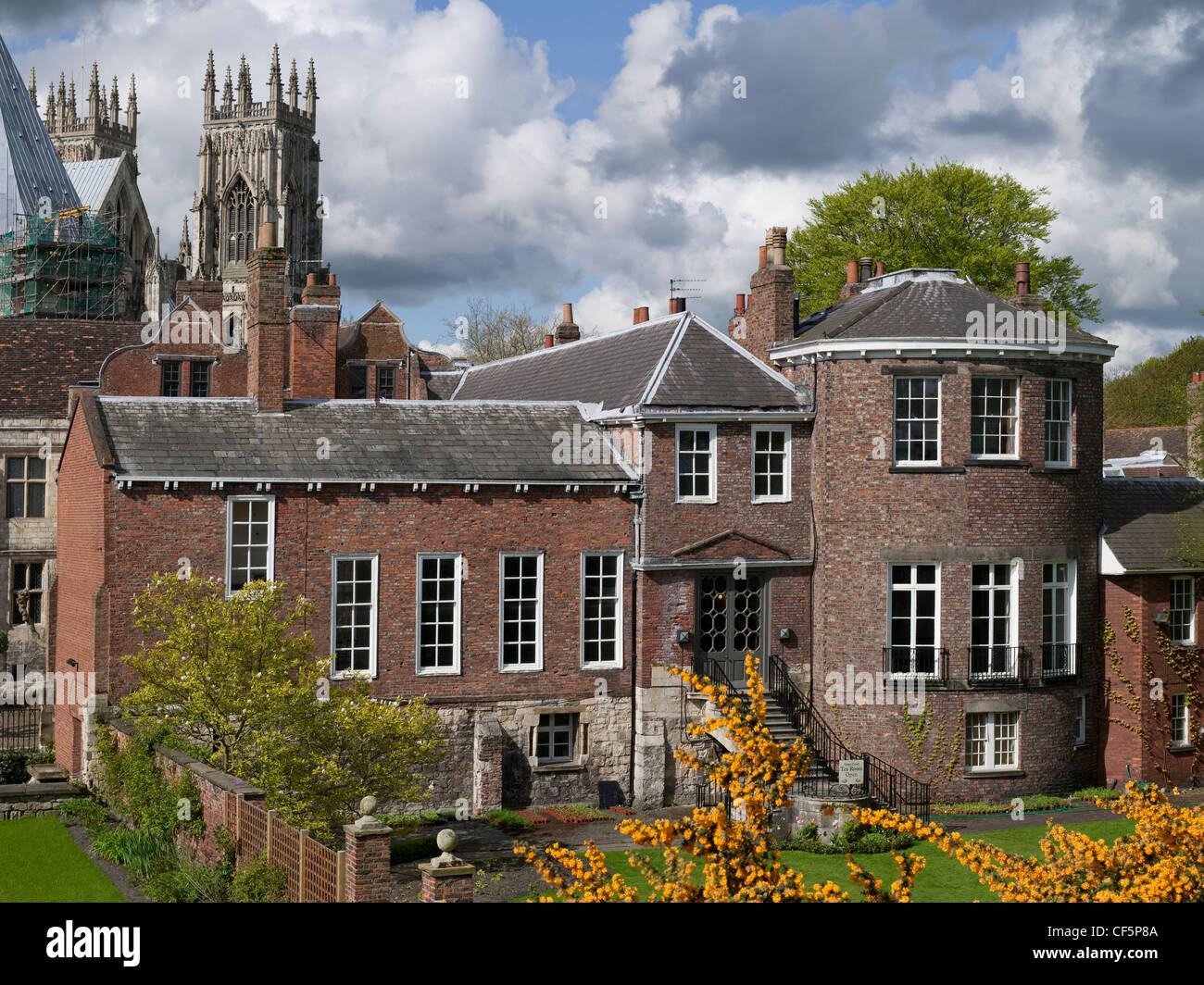 Grays Court (anciennement partie de la maison des trésoriers dans le 11e siècle) et la cathédrale de York. Banque D'Images