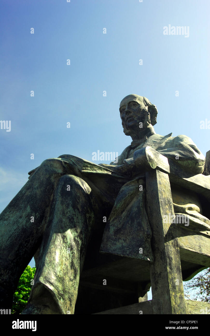 La statue dans le parc du Trinity College de Dublin. Banque D'Images