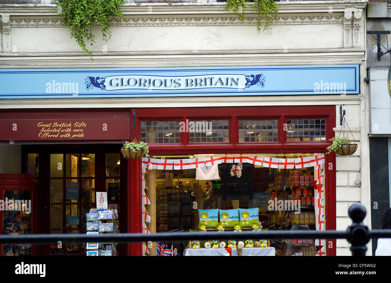'Glorious Britain' cadeaux en face du château de Windsor. Banque D'Images