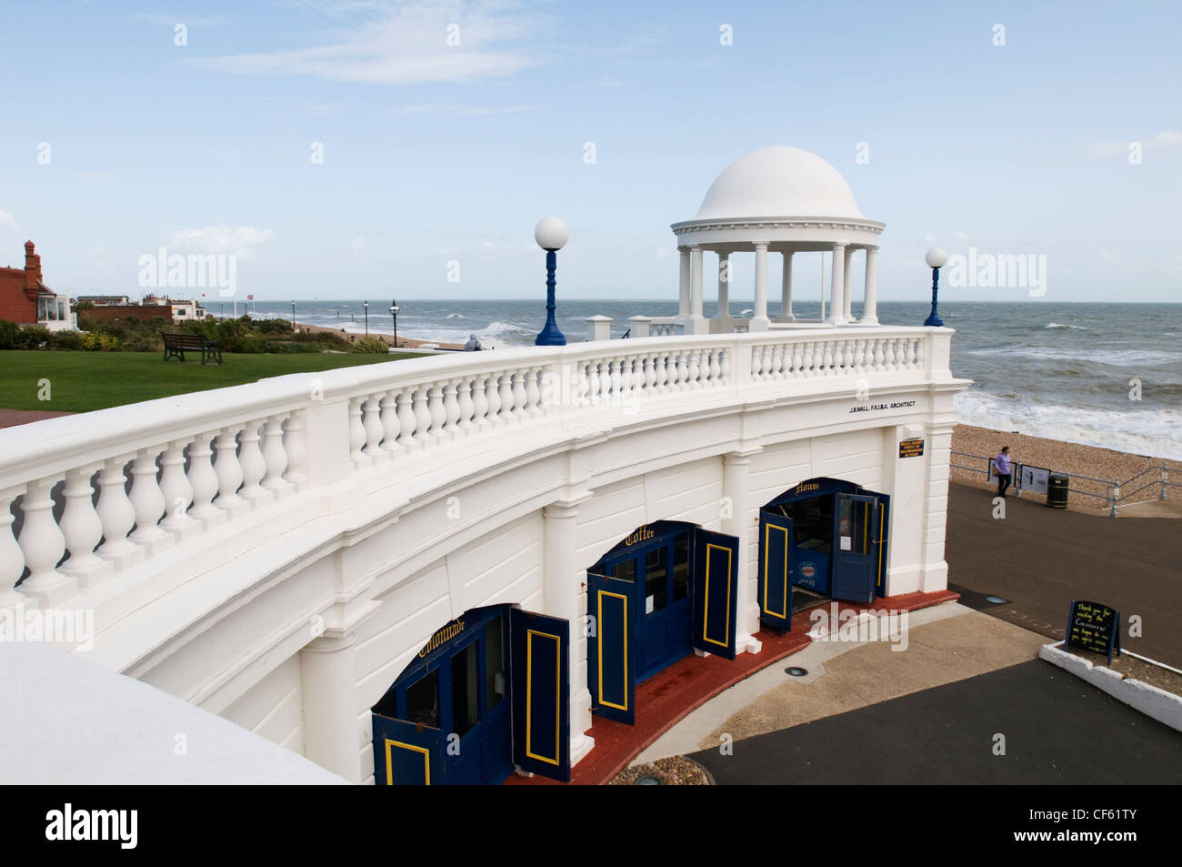 La colonnade sur le front de mer à Bexhill on Sea sur la côte du Sussex de l'Est. Banque D'Images