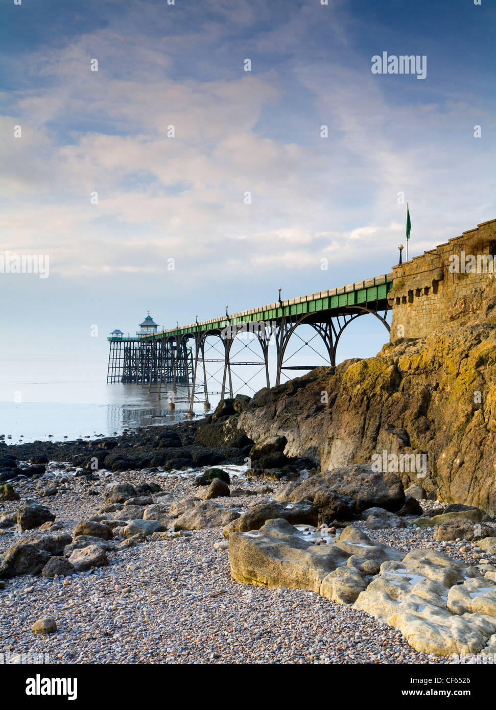 Clevedon Pier du côté anglais de l'estuaire de la Severn, un des plus beaux quais victorien survivant dans le pays. Banque D'Images