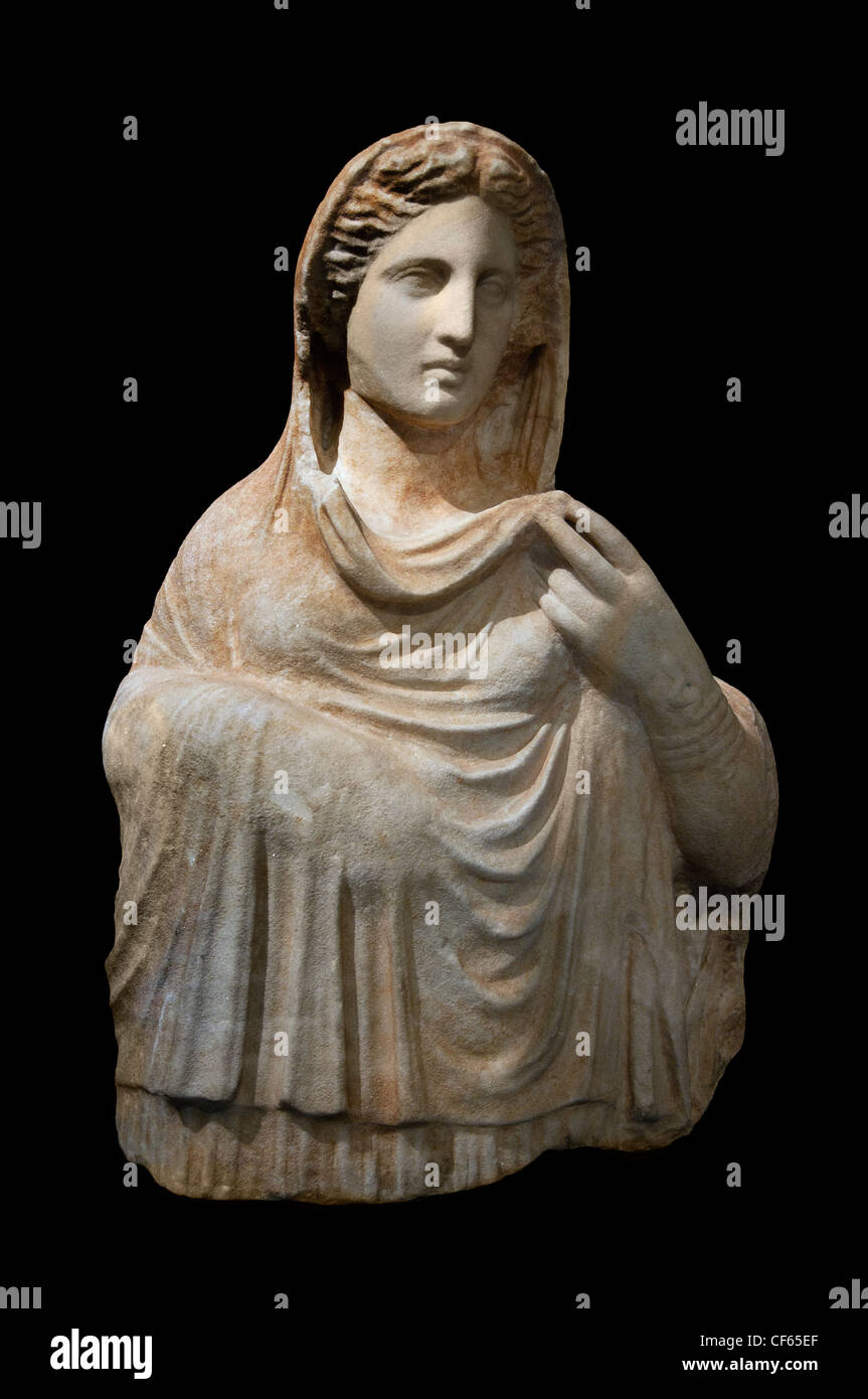 Femme drapée buste funéraire de la période classique tardive 349 BC Cyrène ville grecque La Libye Banque D'Images