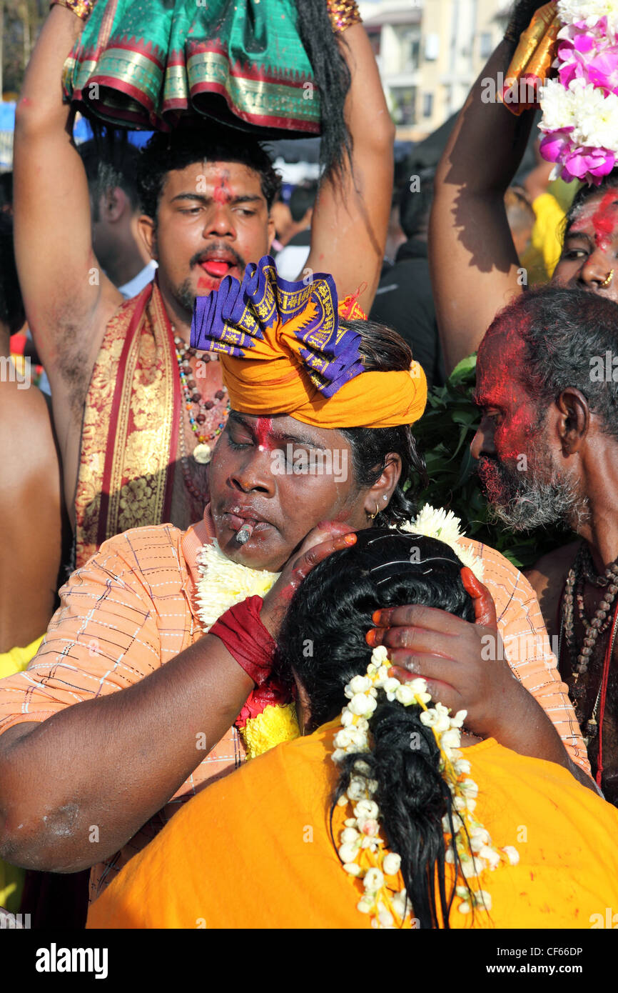 Les dévots à Thaipusam fête hindoue à Batu Caves à Kuala Lumpur, Malaisie Banque D'Images