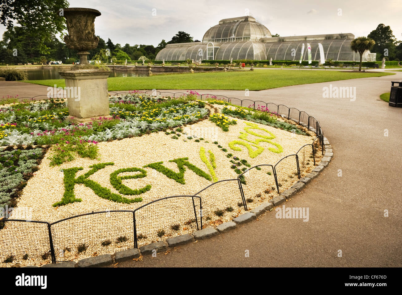 Le 250e anniversaire rond-point en fleurs à Kew Gardens. Banque D'Images
