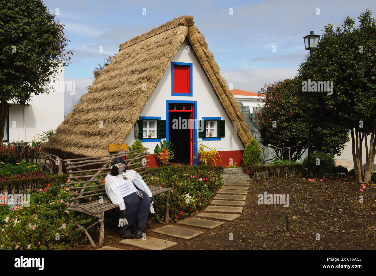 A-Frame de chaume traditionnels cottages Santana Madeira Banque D'Images
