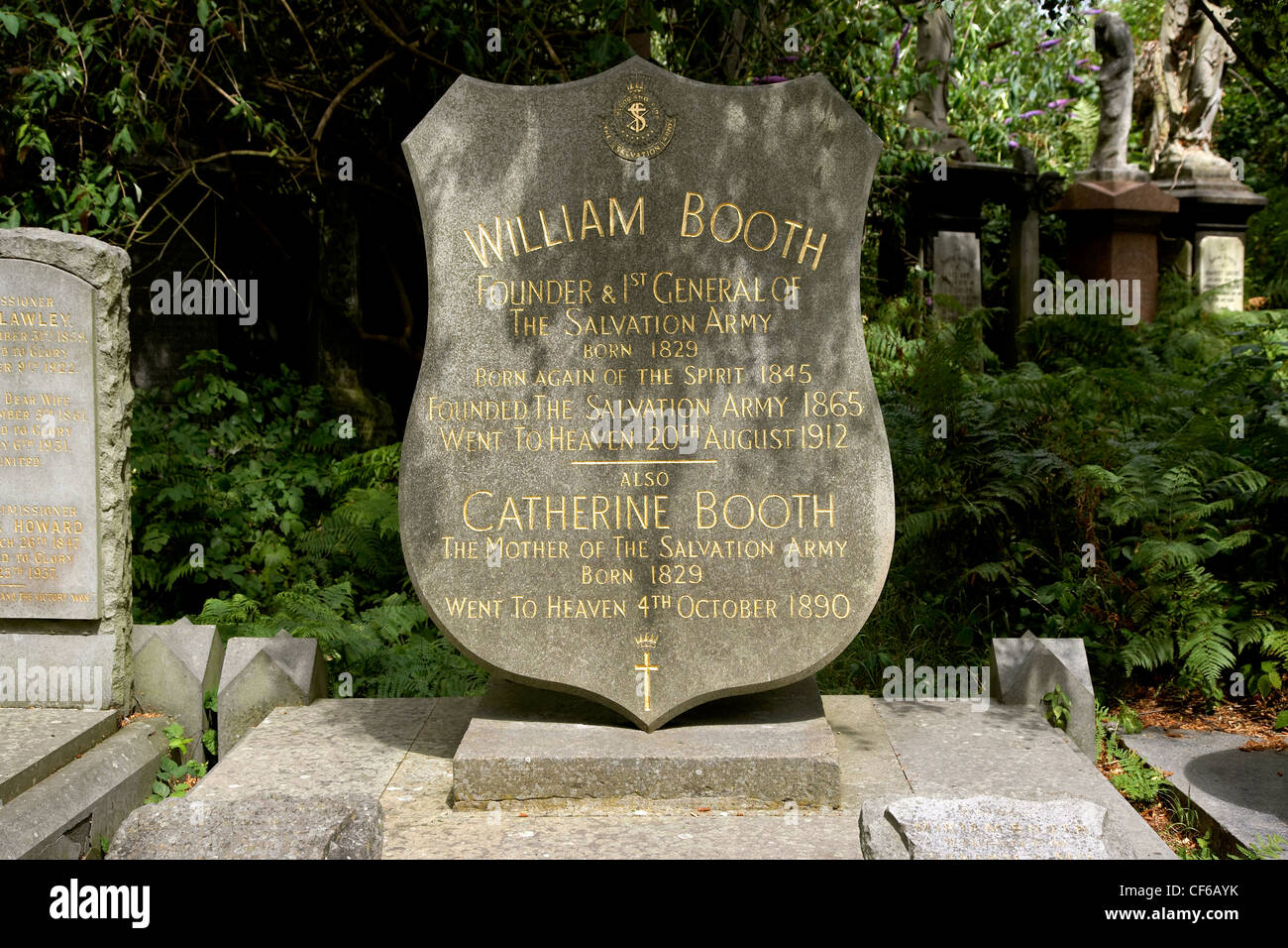 Un portrait de William et Catherine Stands des pierres tombales dans Abney Park Cemetery. Banque D'Images
